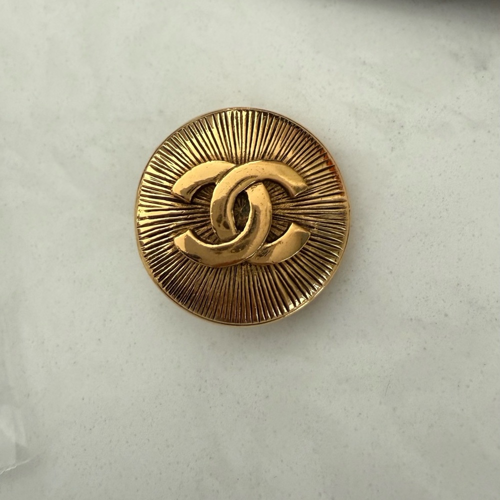 Authentic Chanel vintage 24k gold plated CC round Brooch